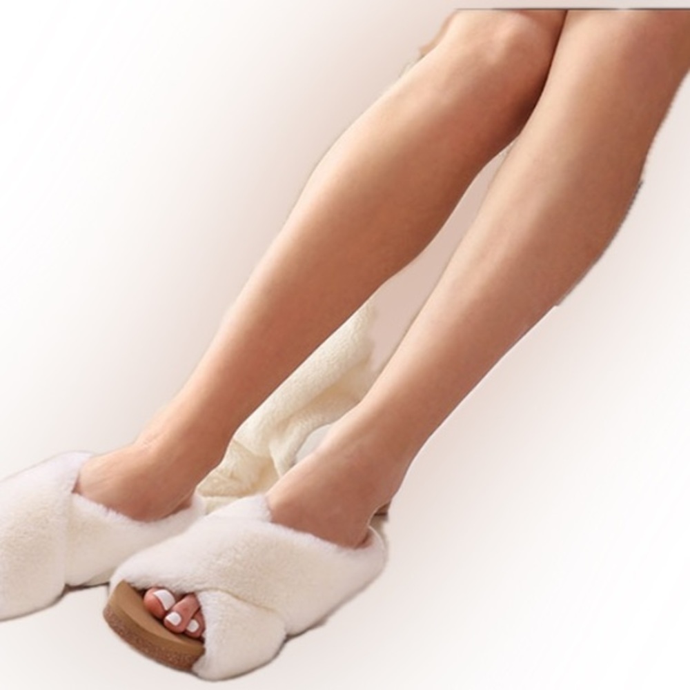 🆕 NWT - Dream Pairs Faux Rabbit Fur Slides Size 7